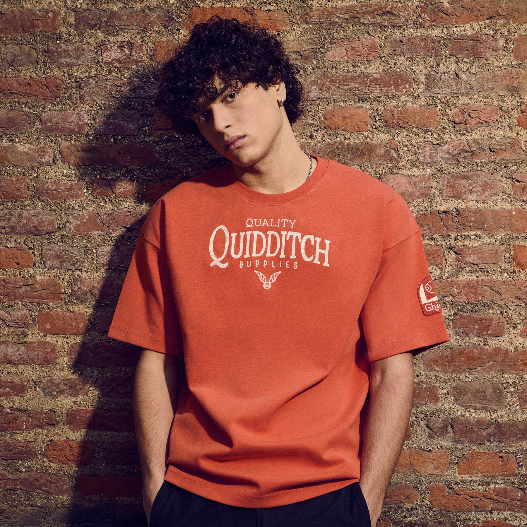 高級クィディッチ用具店 シカゴ Tシャツ | ハリー・ポッター ショップ