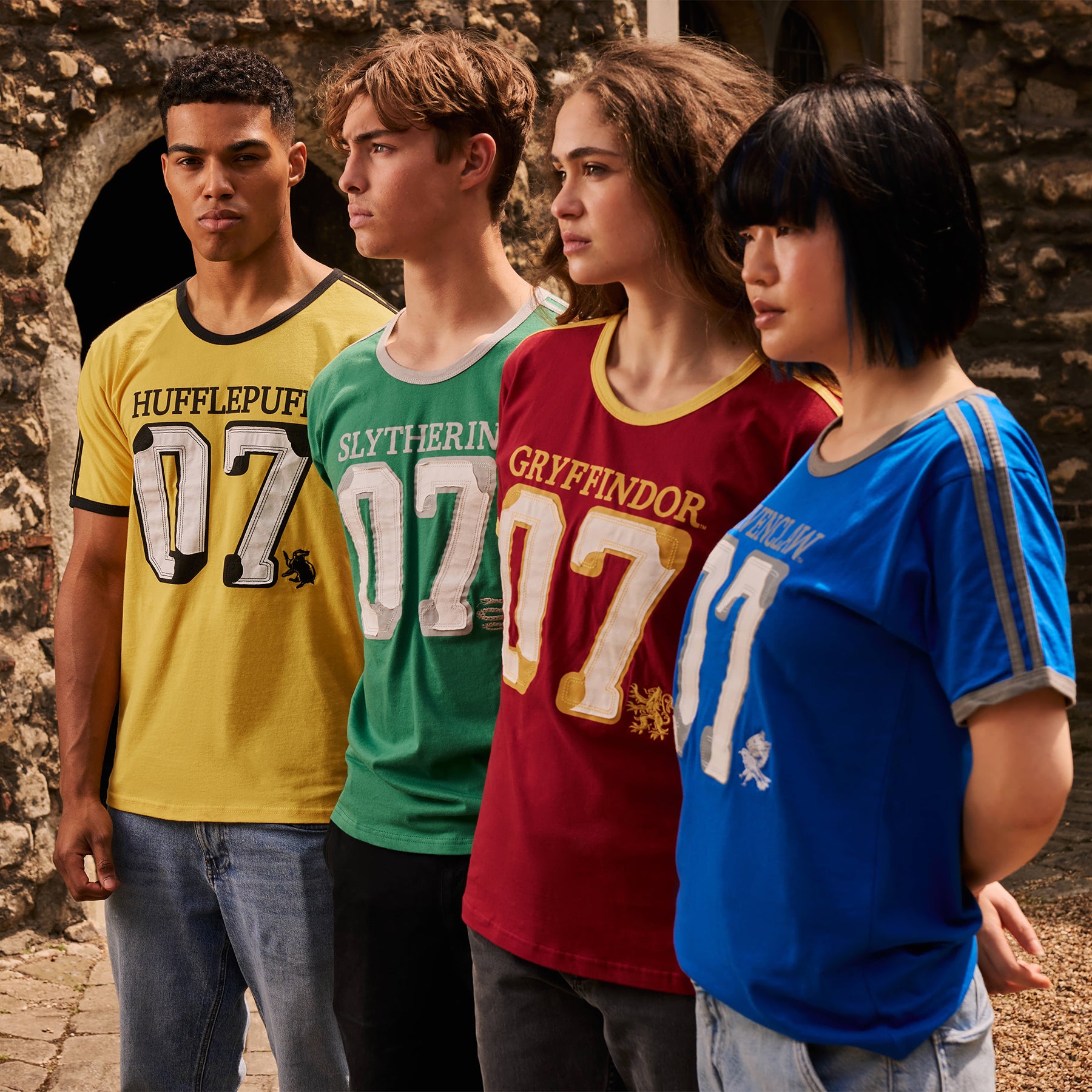 公式】セドリック・ディゴリー シーカーTシャツ | ハリー・ポッター