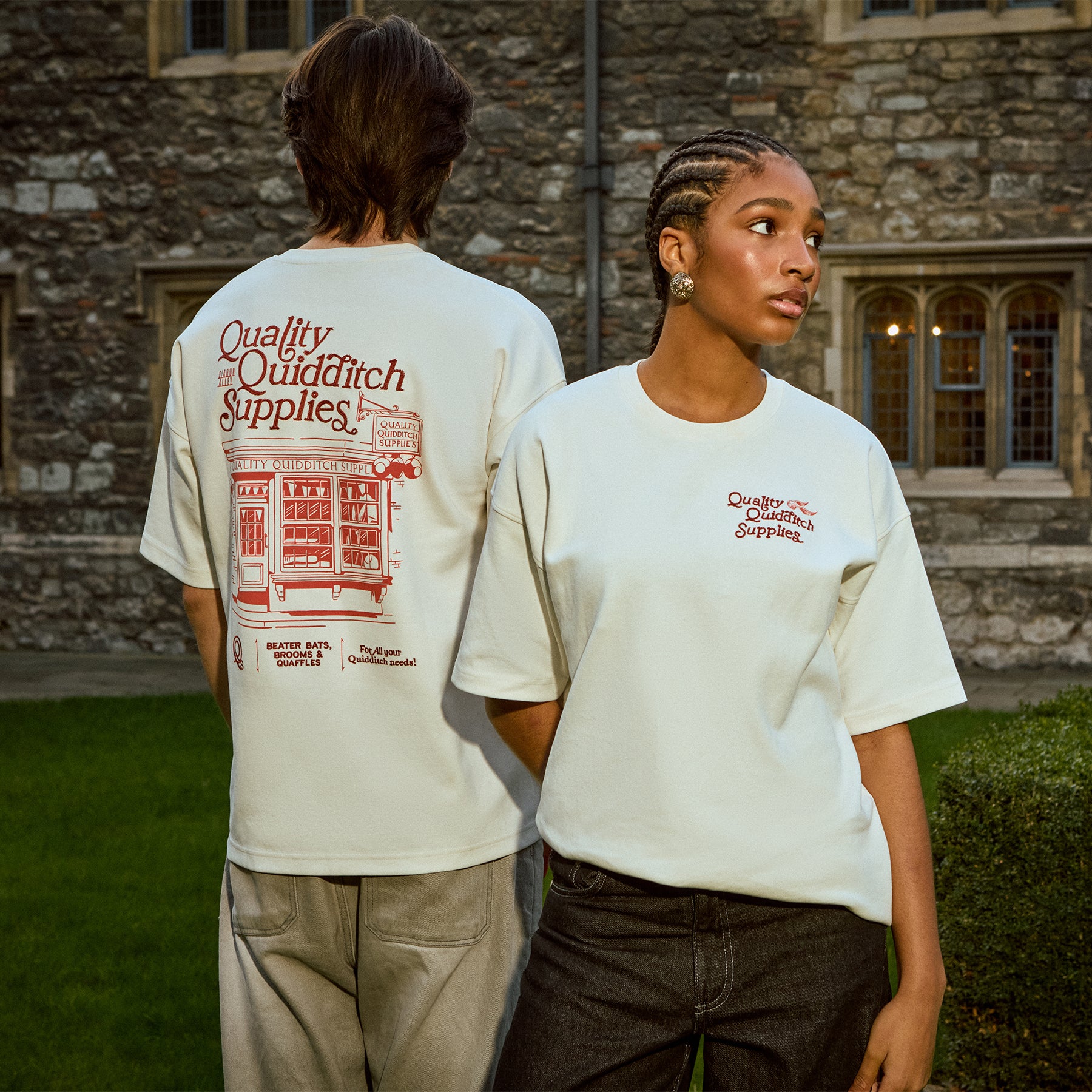 高級クィディッチ用具店 Tシャツ | ハリー・ポッター ショップ